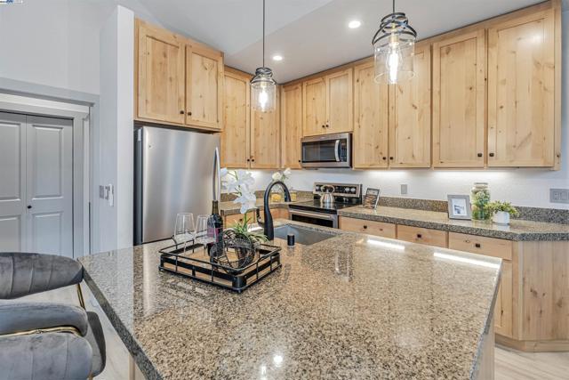 20244 Lower Skyridge Dr, Groveland CA: https://media.crmls.org/mediaz/edb7e4ff-6e57-439c-9e46-8e5a996ee0bf.jpg