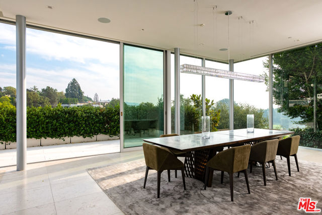 642 Perugia Way, Los Angeles CA: https://media.crmls.org/mediaz/edb85391-4ca1-4f6a-ade5-dc7739e5a03d.jpg