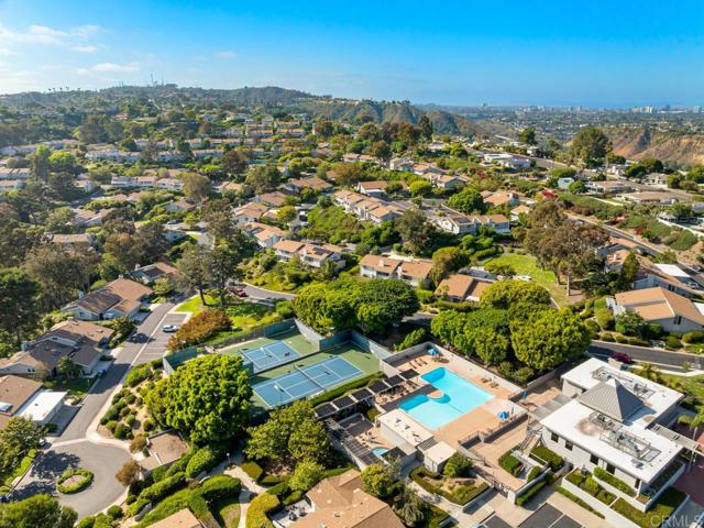 2163 Caminito San Martin, La Jolla CA: https://media.crmls.org/mediaz/edb866df-a1a0-4039-900b-0b931aac1e66.jpg