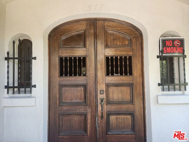 517 N Serrano Avenue, Los Angeles CA: https://media.crmls.org/mediaz/edb867cd-d215-45d9-bcac-7e71c68a3865.jpg