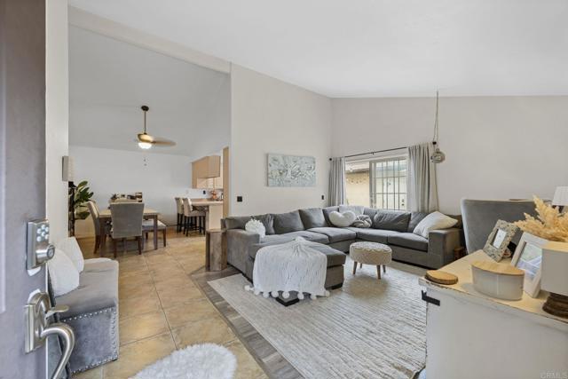 Detail Gallery Image 3 of 21 For 3470 Peach Tree Way, Oceanside,  CA 92058 - 3 Beds | 2 Baths
