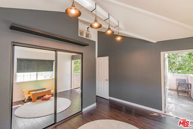 9400 Noble Avenue, North Hills CA: https://media.crmls.org/mediaz/edb8e48a-828b-4124-aaba-e041a4357931.jpg