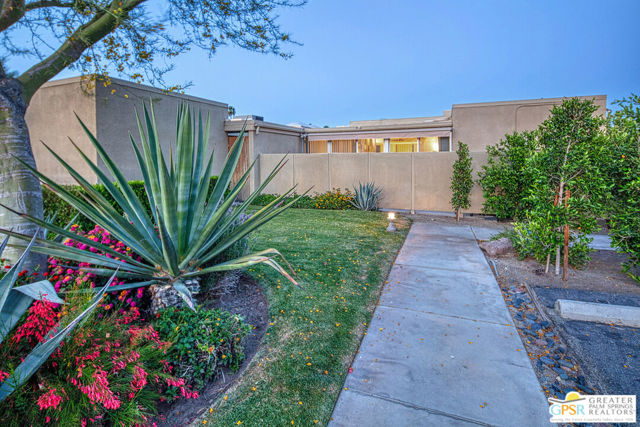 70120 Frank Sinatra Drive, Rancho Mirage CA: https://media.crmls.org/mediaz/edb967c6-a8a2-4801-b9bb-6dfa9860b254.jpg