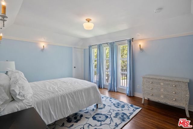 504 24Th Street, Santa Monica CA: https://media.crmls.org/mediaz/edb98be9-4d68-4404-84fd-93c10885b84d.jpg