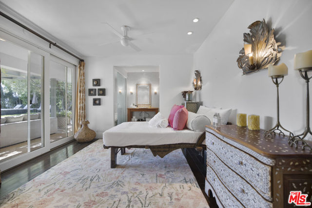4001 Clarinda Drive, Tarzana CA: https://media.crmls.org/mediaz/edb9994b-3fd6-4516-bcf0-f0d8c8057039.jpg
