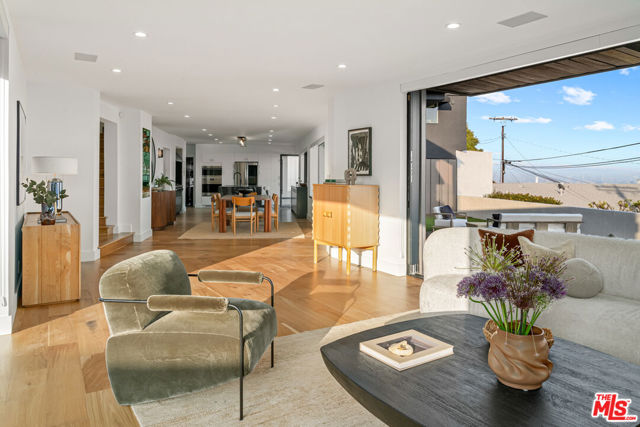 8021 Floral Avenue, Los Angeles CA: https://media.crmls.org/mediaz/edb9be05-babe-40fe-9e83-43f190a38eee.jpg