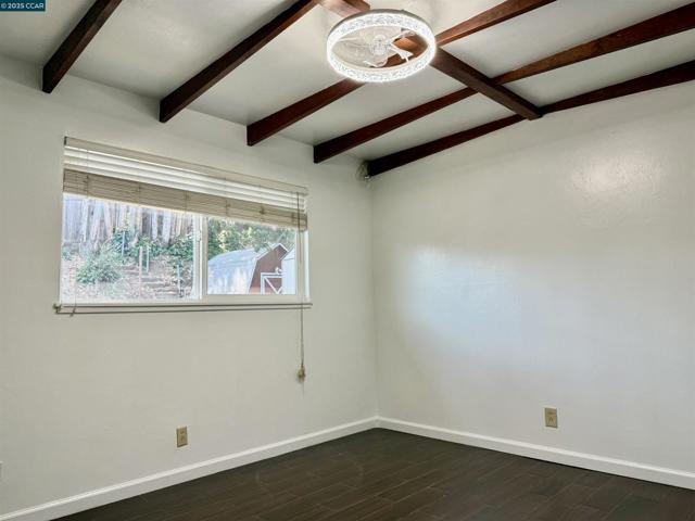 19 Flamingo Ct, American Canyon CA: https://media.crmls.org/mediaz/edb9c510-6675-450f-ac10-a70e5b77a7ce.jpg