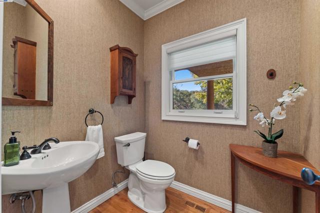 7745 Winter Snow Ct, Newcastle CA: https://media.crmls.org/mediaz/edba1b85-ac7b-42b6-b146-23f17c3a7bc7.jpg