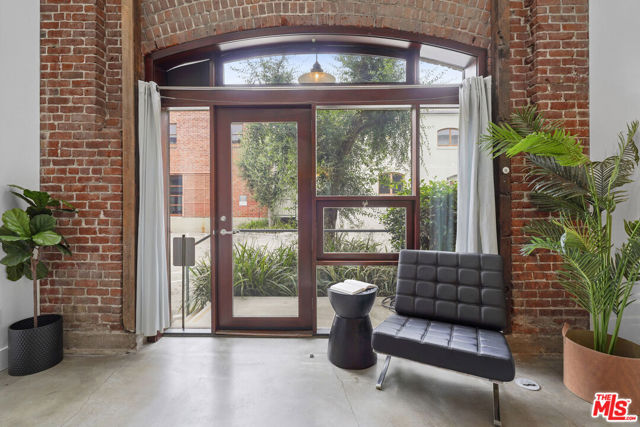 940 E 2nd Street, Los Angeles CA: https://media.crmls.org/mediaz/edba6ee8-ddca-42d2-9352-b70db965fb8f.jpg