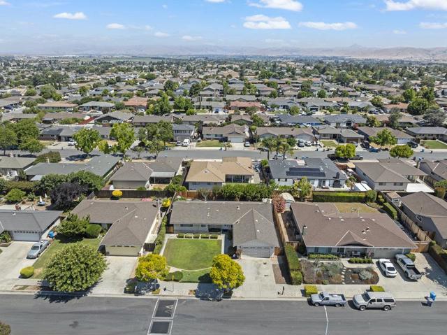 1500 Sunset Drive, Hollister CA: https://media.crmls.org/mediaz/edbabeb4-a280-4ca0-a1d0-f497d2994a46.jpg
