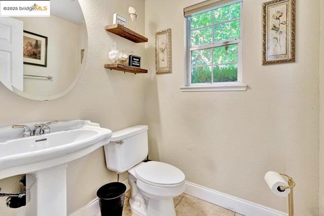 1281 Sea Vista Dr, Brentwood CA: https://media.crmls.org/mediaz/edbae39b-972f-427e-97cb-6d3f86344194.jpg