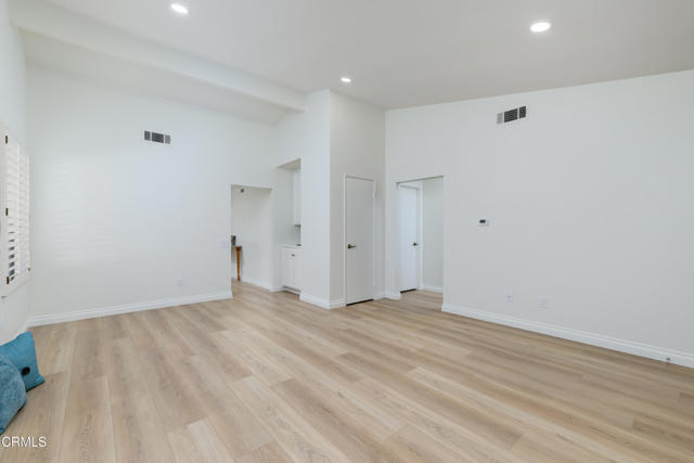 Detail Gallery Image 11 of 33 For 44112 Village 44, Camarillo,  CA 93012 - 2 Beds | 2 Baths