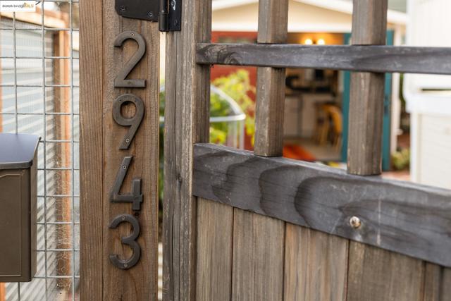 2941 Madeline St, Oakland CA: https://media.crmls.org/mediaz/edbc5b4b-eb53-42f9-8fab-205c27d52bd9.jpg