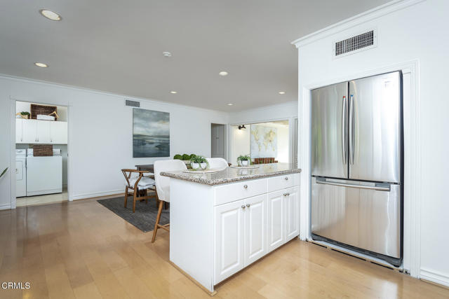 5045 Redwillow Lane, La Canada Flintridge CA: https://media.crmls.org/mediaz/edbca73d-e448-4b7f-bbb2-b2021f1f14ed.jpg
