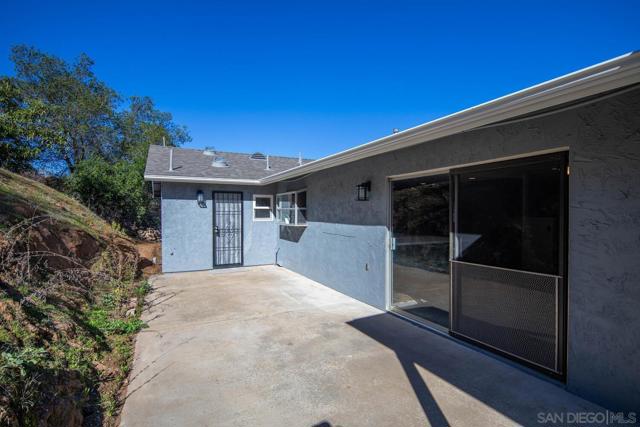 18435 Chablis Rd., Ramona CA: https://media.crmls.org/mediaz/edbd43af-f6b8-43e3-a0d7-358472b16d8c.jpg