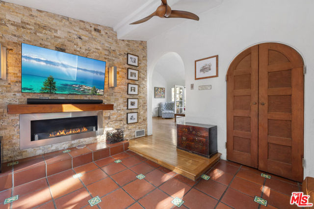 400 W Avenue 42 Avenue, Los Angeles CA: https://media.crmls.org/mediaz/edbd4b43-63e3-4053-986c-832a66a400e4.jpg
