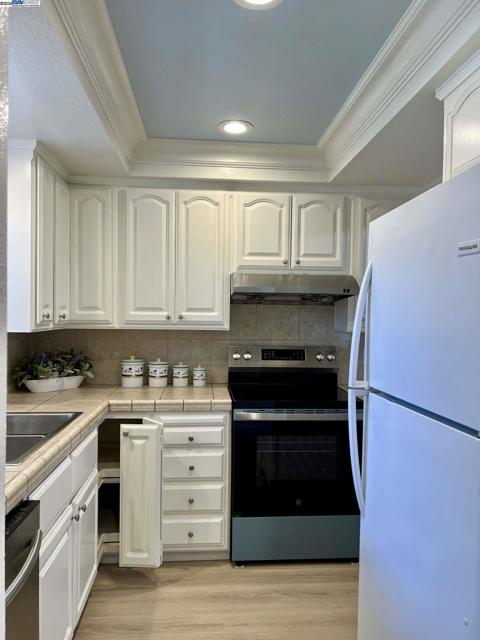 3287 Shadow Park Pl, San Jose CA: https://media.crmls.org/mediaz/edbd6372-d1c5-46fb-acb8-3ebf55fe3010.jpg