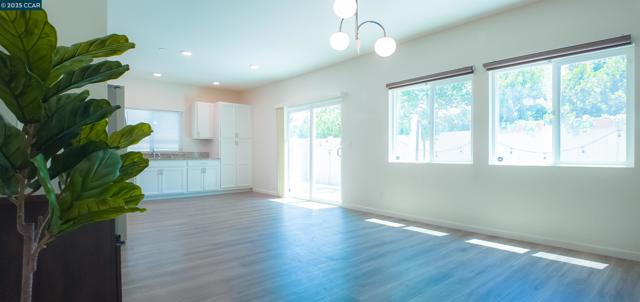 3805 Havengate Way, Sacramento CA: https://media.crmls.org/mediaz/edbe1ca7-680b-4fb8-9b13-8300012bce76.jpg
