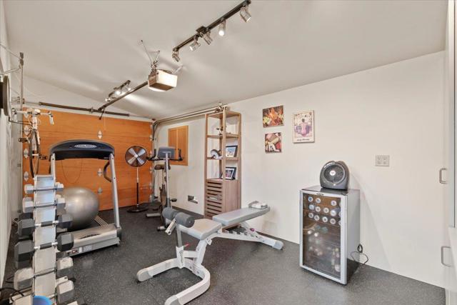705 University Avenue, Los Altos CA: https://media.crmls.org/mediaz/edbe30a1-711b-4700-8544-1f5f36acb94a.jpg