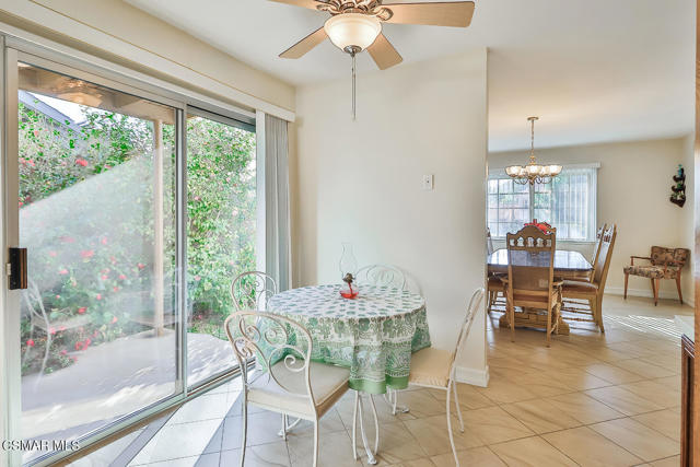5260 Edgeware Drive, Calabasas CA: https://media.crmls.org/mediaz/edbe3ae0-e2b7-4c41-84c1-1062f29acf0e.jpg