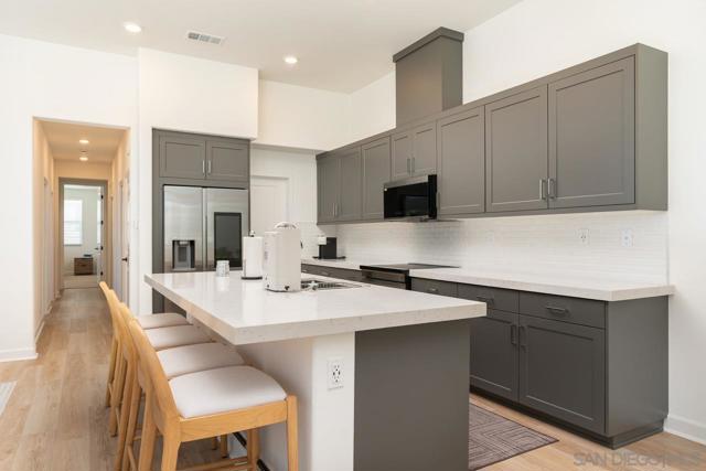 Image 3 of 27 For 841 Hana Ave  3