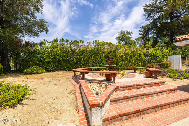 3804 Eddingham Avenue, Calabasas CA: https://media.crmls.org/mediaz/edbf3dc7-e9ad-4efb-8963-86bb58a30825.jpg