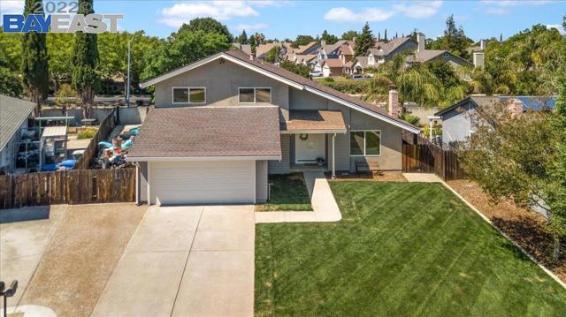 21 Lisa Ct, Brentwood CA: https://media.crmls.org/mediaz/edbf7640-70c1-4160-9623-c6247189c635.jpg