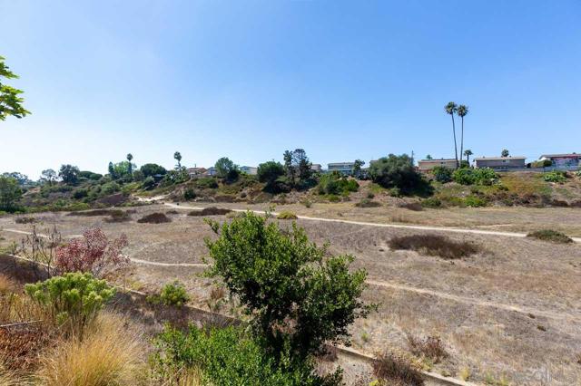 3270 W Fox Run Way, San Diego CA: https://media.crmls.org/mediaz/edbfdce2-c8e6-49b6-b548-d310027e20ac.jpg