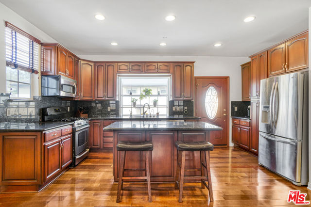 10943 Barman Avenue, Culver City CA: https://media.crmls.org/mediaz/edbff9fd-1843-4687-816e-5d67d30378cc.jpg