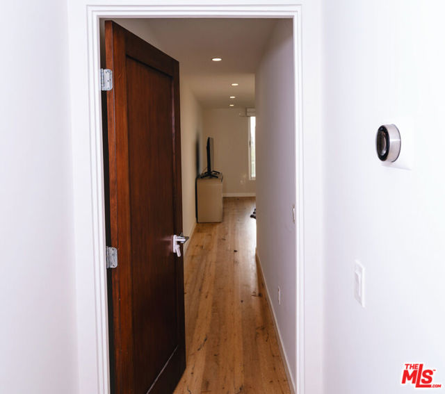 3423 Scadlock Lane, Sherman Oaks CA: https://media.crmls.org/mediaz/edc04115-84aa-4d3d-89ce-fdeae5d60478.jpg