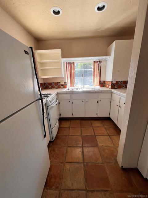 1225 E Buena Vista Drive, Palm Springs CA: https://media.crmls.org/mediaz/edc052c4-55e8-4884-b17e-987646a64e15.jpg