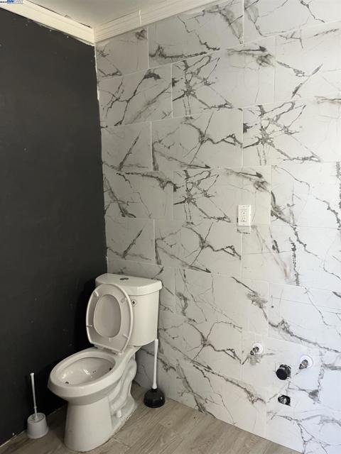 5419 S Harcourt Ave, Los Angeles CA: https://media.crmls.org/mediaz/edc09ce7-5335-4b2d-abe6-44a594a9461a.jpg