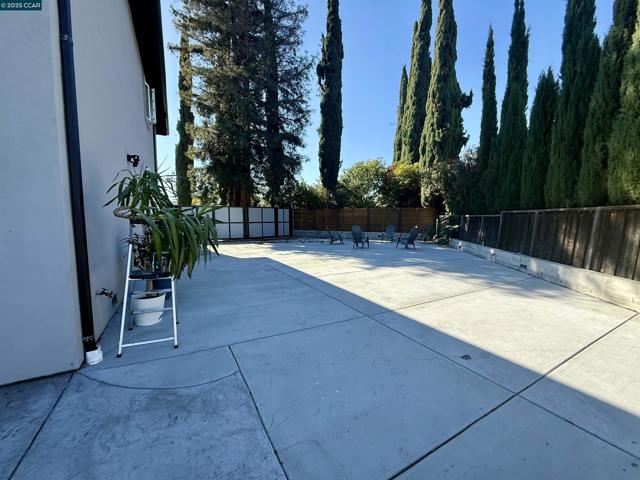 3318 Ellesmere Court, Walnut Creek CA: https://media.crmls.org/mediaz/edc11edc-186a-461a-8f20-f275701e4cb2.jpg