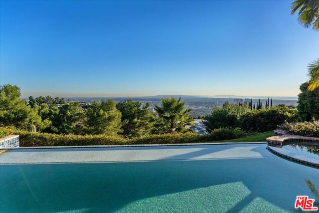 1740 Carla, Beverly Hills CA: https://media.crmls.org/mediaz/edc17f9e-45a1-49e4-a32c-99f157aecf7a.jpg