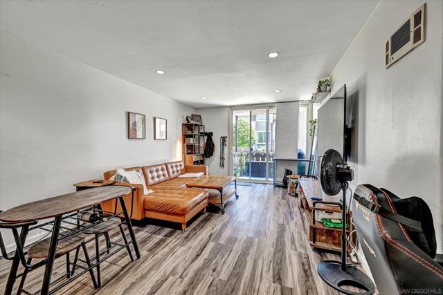 6333 Mount Ada, San Diego CA: https://media.crmls.org/mediaz/edc18147-e806-43b4-899d-9e9f55a74727.jpg