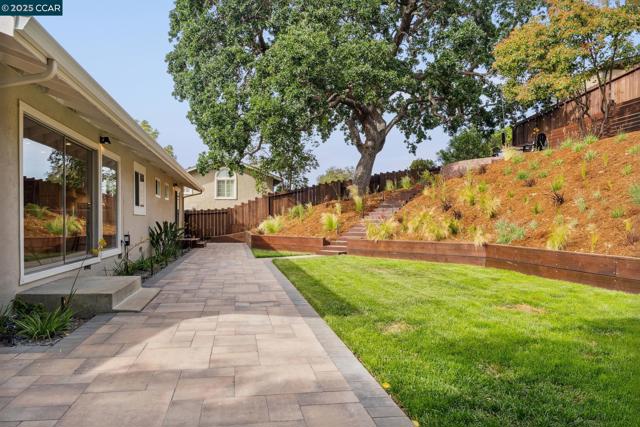 3739 Northridge Dr, Concord CA: https://media.crmls.org/mediaz/edc20565-15f4-481a-9923-a05e792d4b05.jpg