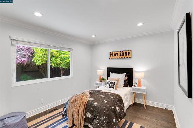 5588 Gonzalez Ct, Concord CA: https://media.crmls.org/mediaz/edc229d0-3952-4088-9532-5d4d7b6fe97e.jpg