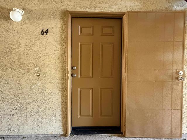 2057 Burton St, San Diego CA: https://media.crmls.org/mediaz/edc23b44-134d-48a6-bb9a-e6da94766ae7.jpg