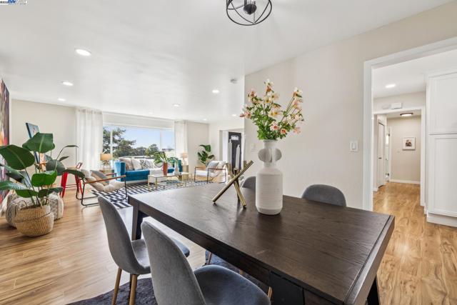 441 FOX HILLS COURT, Oakland CA: https://media.crmls.org/mediaz/edc3af12-8c4b-4156-a887-73fdea599526.jpg