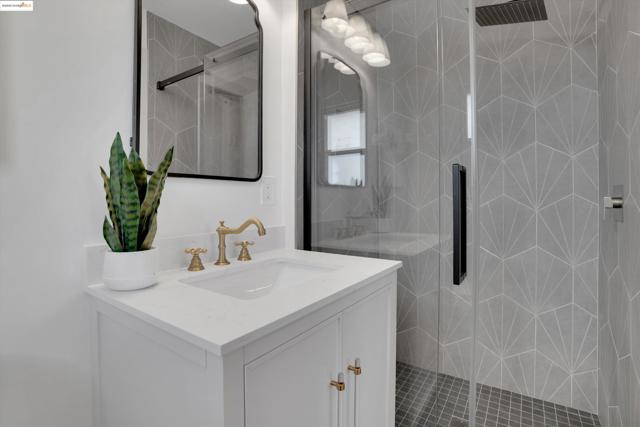 946 Notre Dame Ave, Concord CA: https://media.crmls.org/mediaz/edc3b5f2-e833-422a-aa39-a2eec26f1dc2.jpg