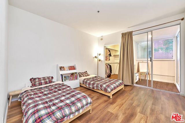 333 Westminster Avenue, Los Angeles CA: https://media.crmls.org/mediaz/edc3cb2a-ef3c-41c2-94b0-7f723d7d0edc.jpg