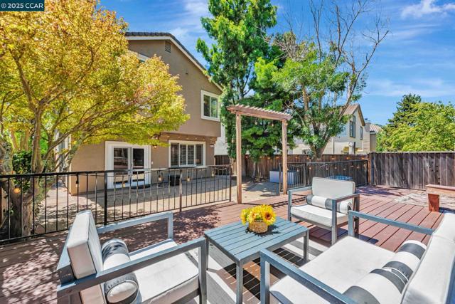 122 Claremont Crest Ct, San Ramon CA: https://media.crmls.org/mediaz/edc3e482-ea6e-4102-bddb-18c439d2117e.jpg