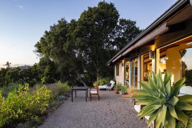 47320 Highway 1, Big Sur CA: https://media.crmls.org/mediaz/edc3ec5d-0e63-4ea2-aceb-f00dfccbbe39.jpg