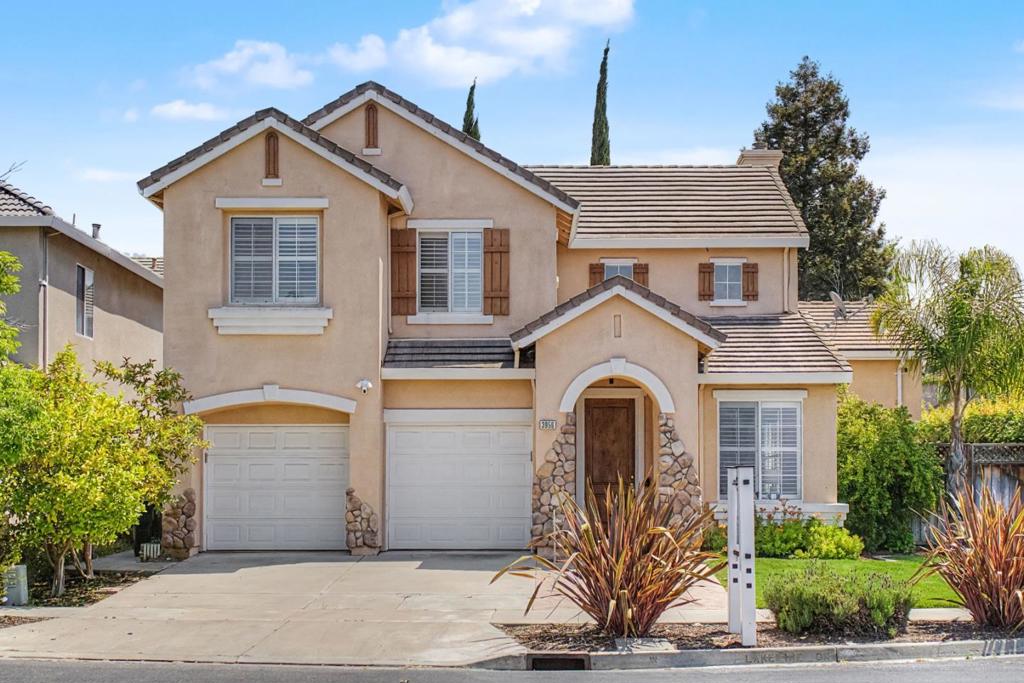 3956 Lakeside Drive