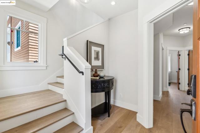 4428 Howe St, Oakland CA: https://media.crmls.org/mediaz/edc4577c-f7b0-4c49-b3ad-e8c6668c4b7f.jpg