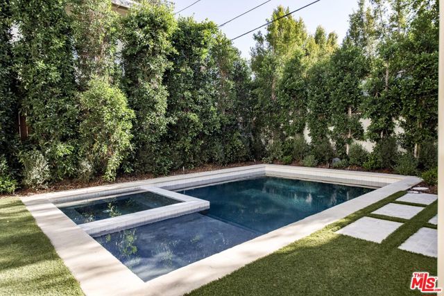 4209 Vantage Avenue, Studio City CA: https://media.crmls.org/mediaz/edc50391-db1c-4746-b32f-7dbdc0387669.jpg