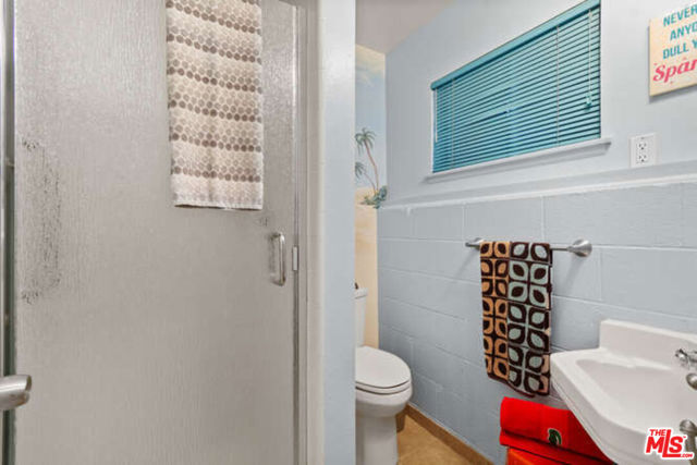 16951 Canyon Lane, Huntington Beach CA: https://media.crmls.org/mediaz/edc55649-2b3f-4396-b495-3ce68a396016.jpg