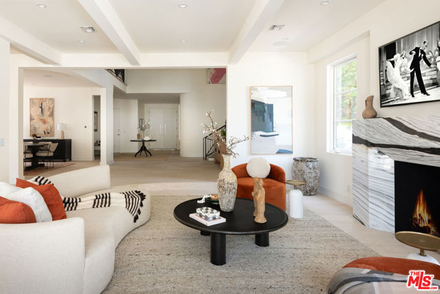 526 N Plymouth Boulevard, Los Angeles CA: https://media.crmls.org/mediaz/edc5b68d-291a-4486-b2f7-2cc91e13a89b.jpg
