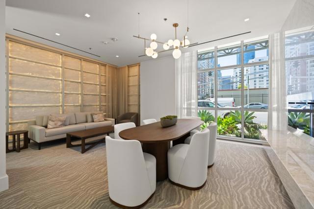 501 Beale Street, San Francisco CA: https://media.crmls.org/mediaz/edc6c048-f98a-4cba-b6b8-b4525058174e.jpg