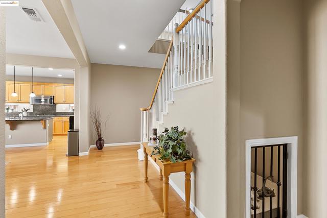 5282 Fern Ridge Cir, Discovery Bay CA: https://media.crmls.org/mediaz/edc6e120-2ec1-4631-873c-de46b4d12c43.jpg